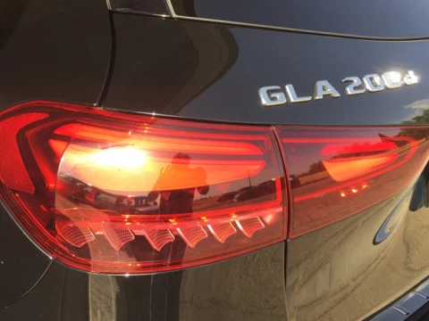 Mercedes-Benz GLA  200 d