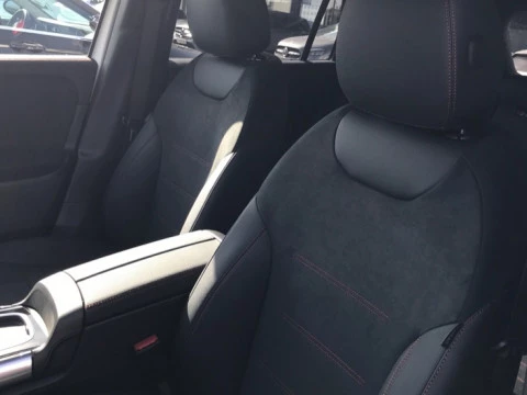 Mercedes-Benz GLA  200 d