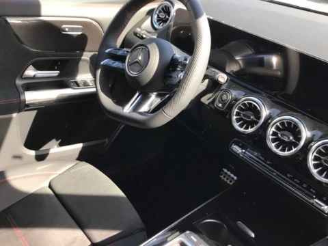 Mercedes-Benz GLA  200 d