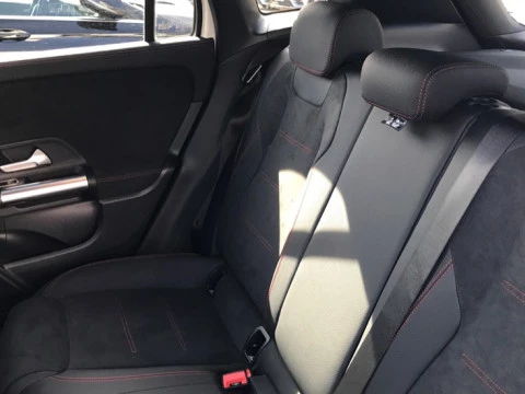 Mercedes-Benz GLA  200 d