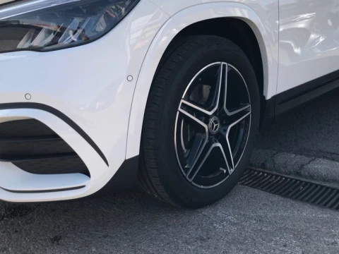 Mercedes-Benz GLA  200 d