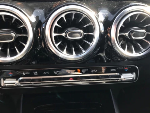 Mercedes-Benz GLA  200 d