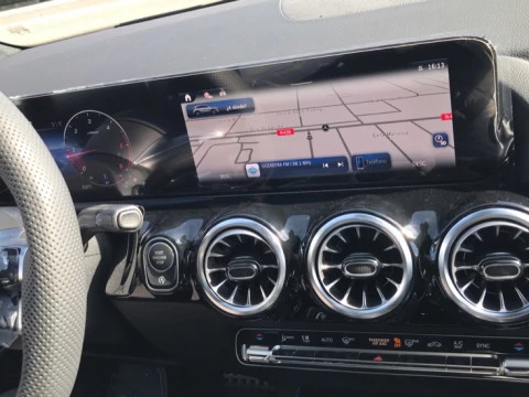 Mercedes-Benz GLA  200 d