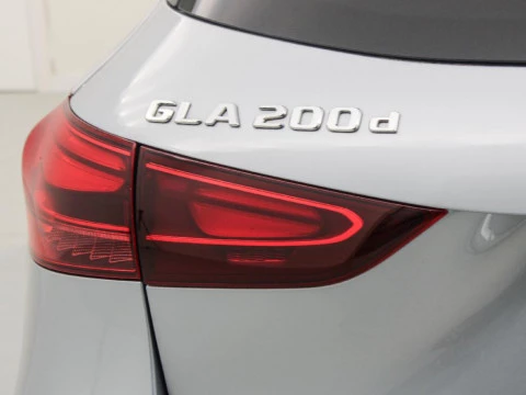 Mercedes-Benz GLA 2.0 GLA 200 D DCT 150 5P