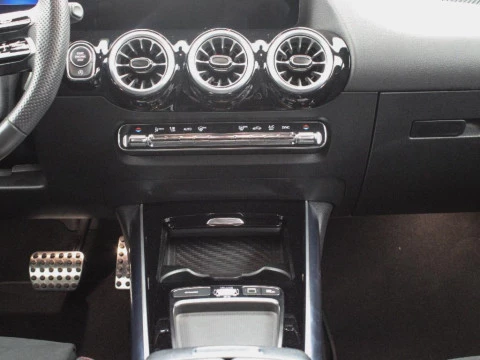 Mercedes-Benz GLA 2.0 GLA 200 D DCT 150 5P