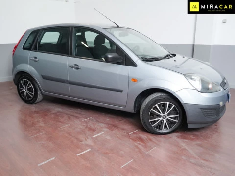 Ford Fiesta 1.3 Ambiente 51 kW (70 CV)