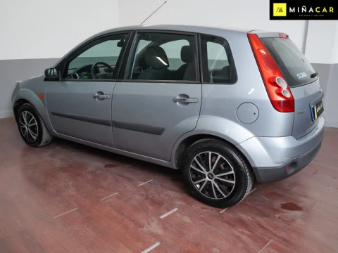 Ford Fiesta 1.3 Ambiente 51 kW (70 CV)