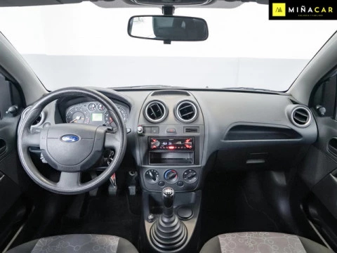 Ford Fiesta 1.3 Ambiente 51 kW (70 CV)