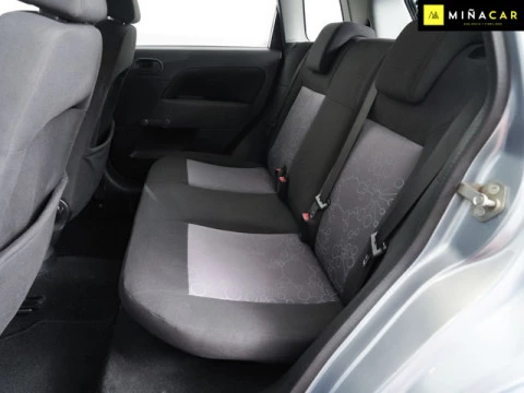 Ford Fiesta 1.3 Ambiente 51 kW (70 CV)