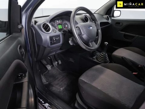 Ford Fiesta 1.3 Ambiente 51 kW (70 CV)