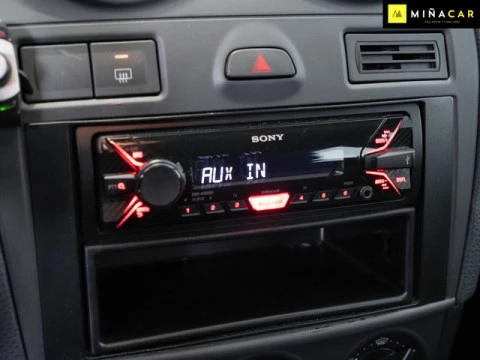 Ford Fiesta 1.3 Ambiente 51 kW (70 CV)