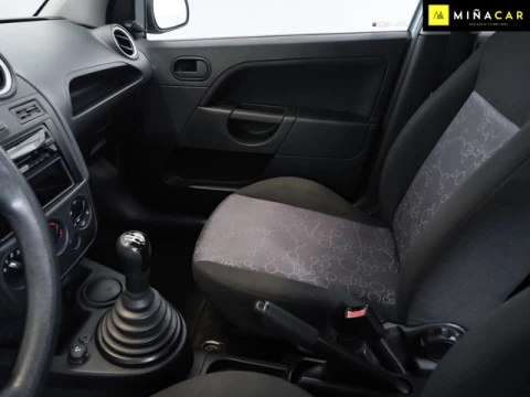 Ford Fiesta 1.3 Ambiente 51 kW (70 CV)