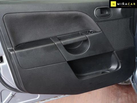 Ford Fiesta 1.3 Ambiente 51 kW (70 CV)