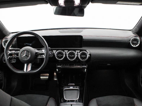 Mercedes-Benz CLA CLA 200 MHEV DCT 163 4P