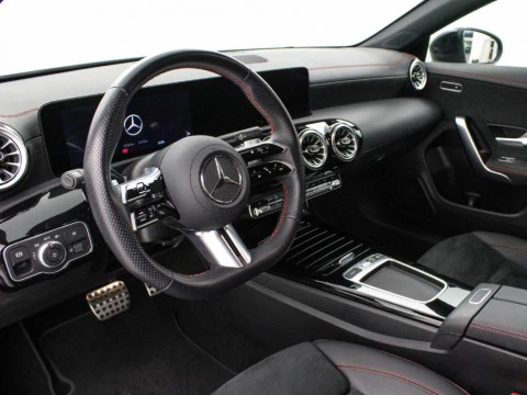 Mercedes-Benz CLA CLA 200 MHEV DCT 163 4P