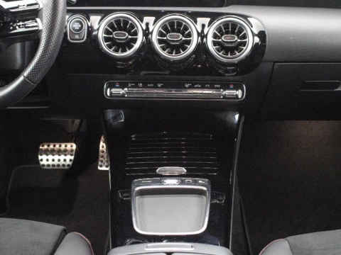 Mercedes-Benz CLA CLA 200 MHEV DCT 163 4P