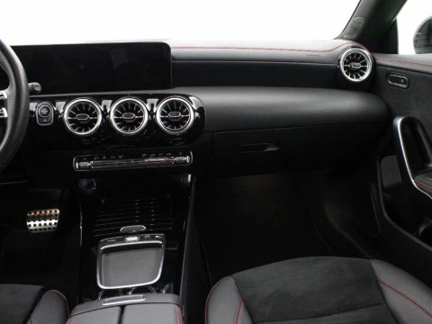 Mercedes-Benz CLA CLA 200 MHEV DCT 163 4P