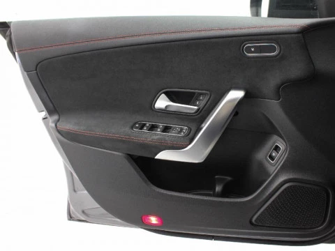 Mercedes-Benz CLA CLA 200 MHEV DCT 163 4P