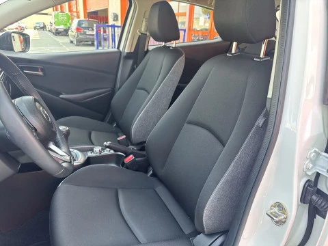 Mazda 2 1.5 e-SKYACTIV G Center-Line 66 kW (90 CV)