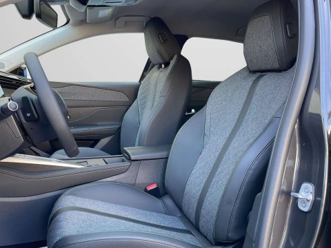 Peugeot 408 408 Allure HYBRID 136 eDCS6