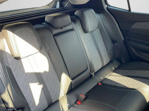 Peugeot 408 408 Allure HYBRID 136 eDCS6