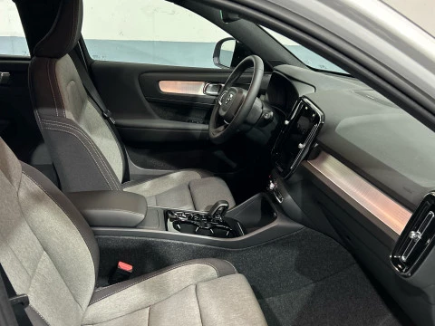 Volvo XC40 2.0 B3 PLUS DARK CON P.DRIVER 163 5P