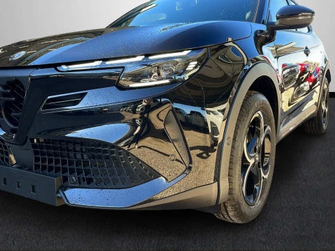 Alfa Romeo Junior Ibrida Speciale 107kW (145CV)