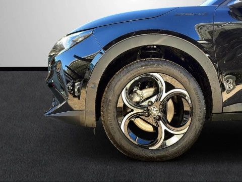 Alfa Romeo Junior Ibrida Speciale 107kW (145CV)