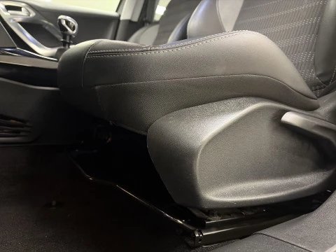 Peugeot 2008 PureTech 130 SANDS Allure 96 kW (130 CV)