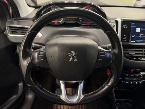 Peugeot 2008 PureTech 130 SANDS Allure 96 kW (130 CV)