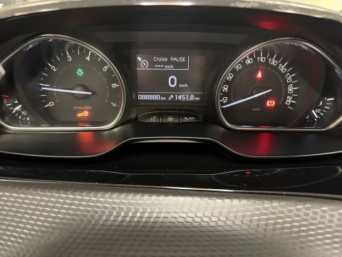 Peugeot 2008 PureTech 130 SANDS Allure 96 kW (130 CV)