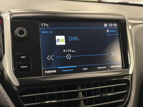 Peugeot 2008 PureTech 130 SANDS Allure 96 kW (130 CV)