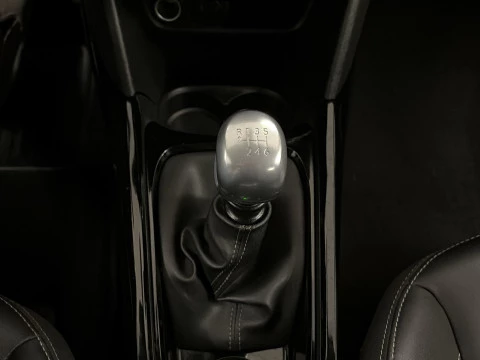 Peugeot 2008 PureTech 130 SANDS Allure 96 kW (130 CV)