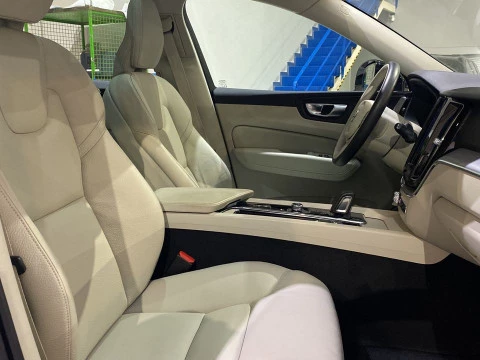 Volvo XC60 2.0 T6 RECHARGE R-DESIGN EXP AUTO 4WD 5P