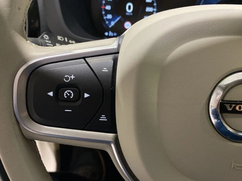 Volvo XC60 2.0 T6 RECHARGE R-DESIGN EXP AUTO 4WD 5P