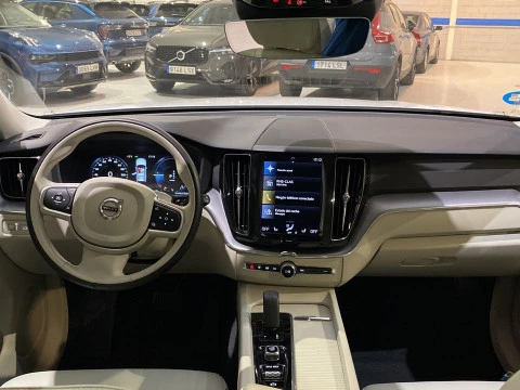 Volvo XC60 2.0 T6 RECHARGE R-DESIGN EXP AUTO 4WD 5P