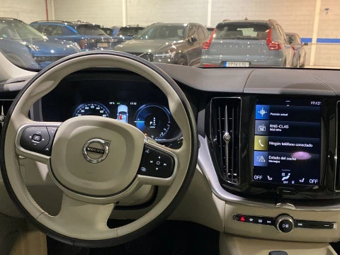 Volvo XC60 2.0 T6 RECHARGE R-DESIGN EXP AUTO 4WD 5P