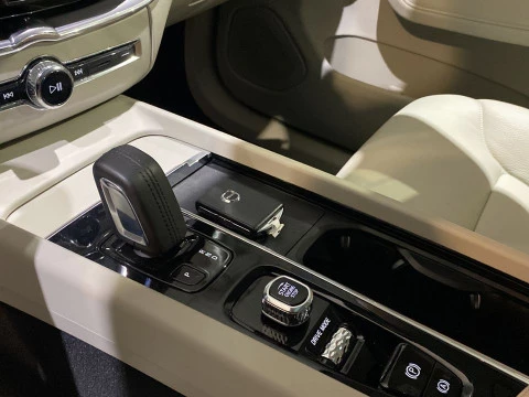 Volvo XC60 2.0 T6 RECHARGE R-DESIGN EXP AUTO 4WD 5P