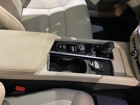 Volvo XC60 2.0 T6 RECHARGE R-DESIGN EXP AUTO 4WD 5P