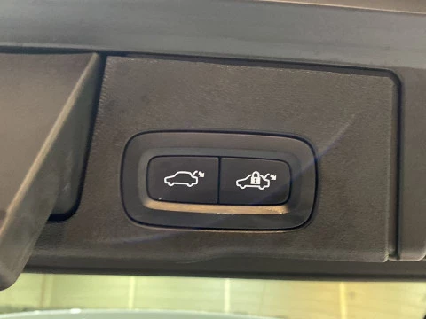 Volvo XC60 2.0 T6 RECHARGE R-DESIGN EXP AUTO 4WD 5P