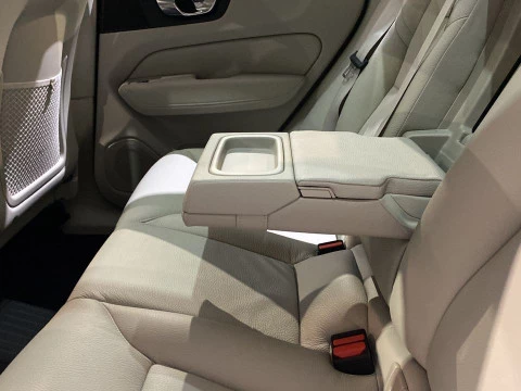 Volvo XC60 2.0 T6 RECHARGE R-DESIGN EXP AUTO 4WD 5P