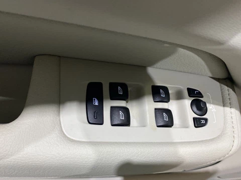 Volvo XC60 2.0 T6 RECHARGE R-DESIGN EXP AUTO 4WD 5P