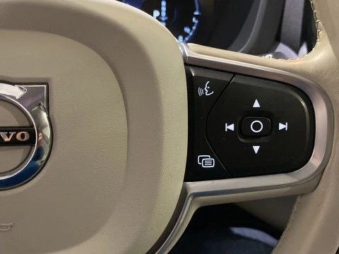 Volvo XC60 2.0 T6 RECHARGE R-DESIGN EXP AUTO 4WD 5P