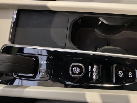 Volvo XC60 2.0 T6 RECHARGE R-DESIGN EXP AUTO 4WD 5P