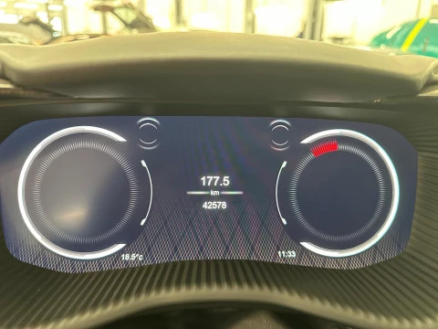 Aston Martin DBX 707 V8