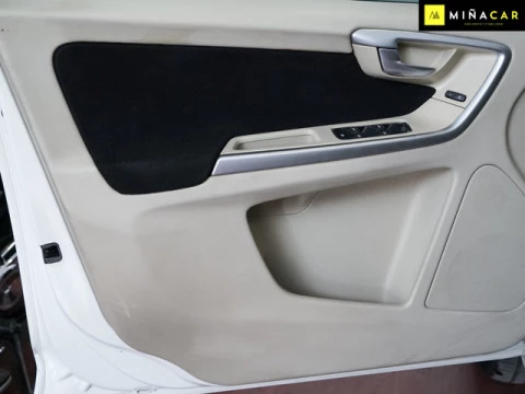 Volvo XC60 D3 Kinetic AWD 120 kW (163 CV)