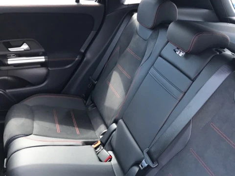 Mercedes-Benz GLA  200 d