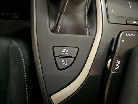 Lexus UX 2.0 250h Business