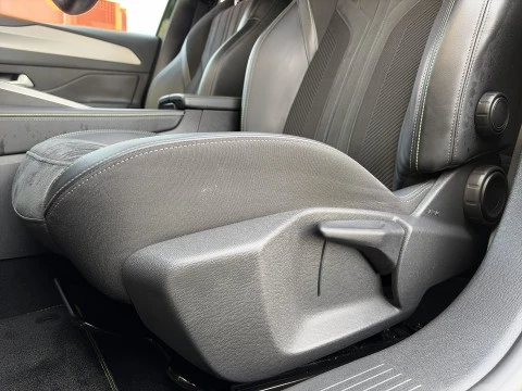 Peugeot 308 Hybrid 225 GT eEAT8 165 kW (225 CV)