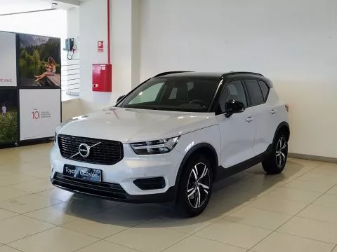 Volvo XC40 2.0 B4 G AWD Momentum Pro Auto Volvo XC40 2.0 B4 G AWD Momentum Pro Auto